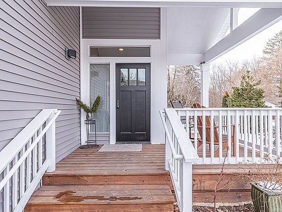 3rd image of 611 Ironwood Dr
