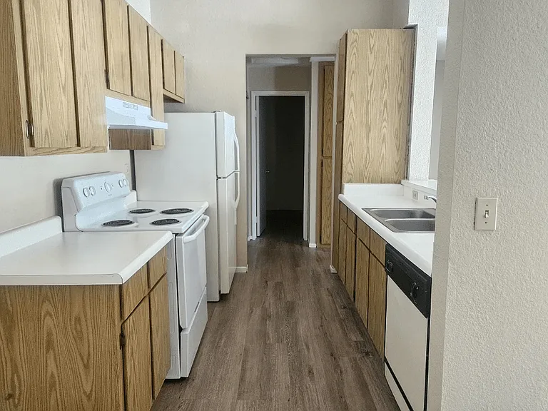 229 Lancaster — Photo 2