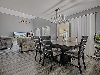 3 bed, 2.5 bath, 2400 sqft, $2,800 — Photo 3