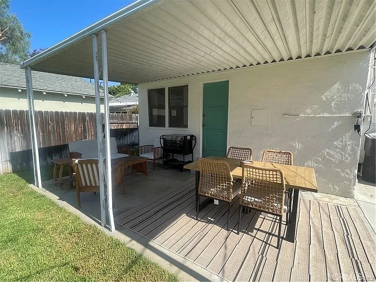 4586 Sunnyside Dr — Photo 31