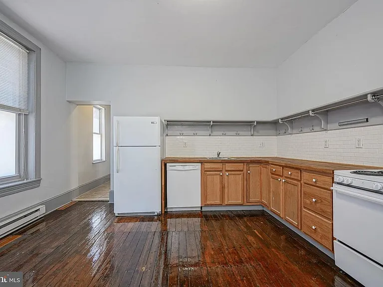 1525 Tasker St — Photo 14
