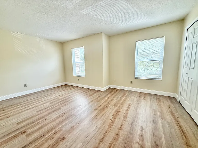 304 Woodgreen Ln — Photo 10