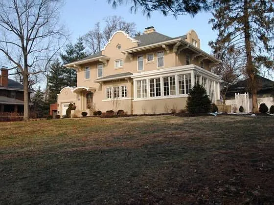 2348 Vista Pl photo 1