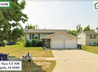 2527 Ellis View Ct NW, Cedar Rapids, IA 52405