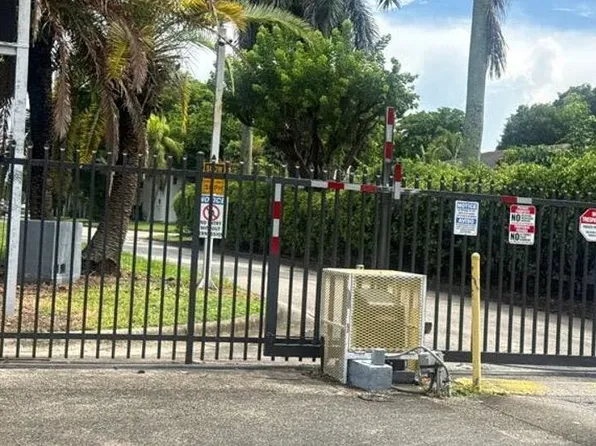 872 SW 7th Ter, Florida City, FL 33034