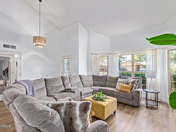 4th image of 952 W PLATA Avenue