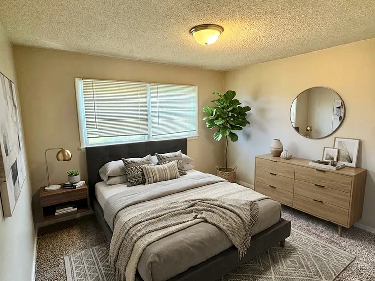 16001 Avalon Ave — Photo 8