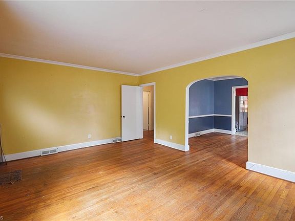 4th image of 408 Warren St