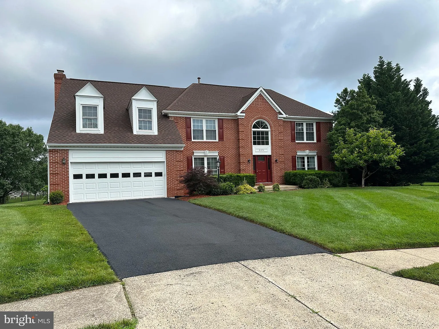 5 bed, 4.0 bath, 4278 sqft, $5,100 — Photo 1