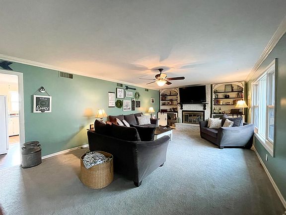 4th image of 1076 E Sandra Rd