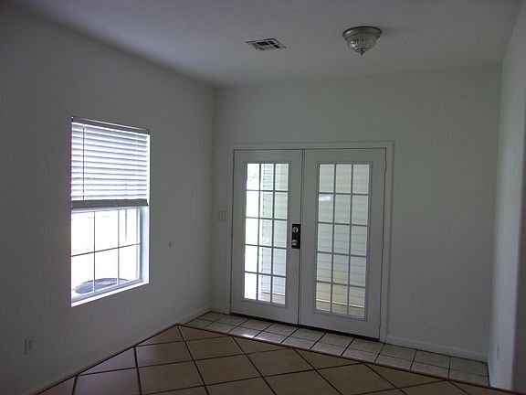 3rd image of 5755 Perry Ln #B