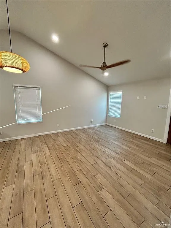 3 bed, 2.0 bath, 1170 sqft, $1,350 — Photo 3