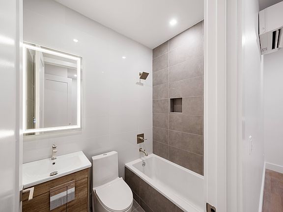 5th image of 1493 De Kalb Ave #1B
