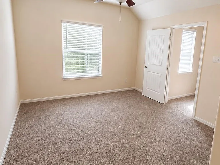 7827 Mesquite Manor Ln — Photo 15