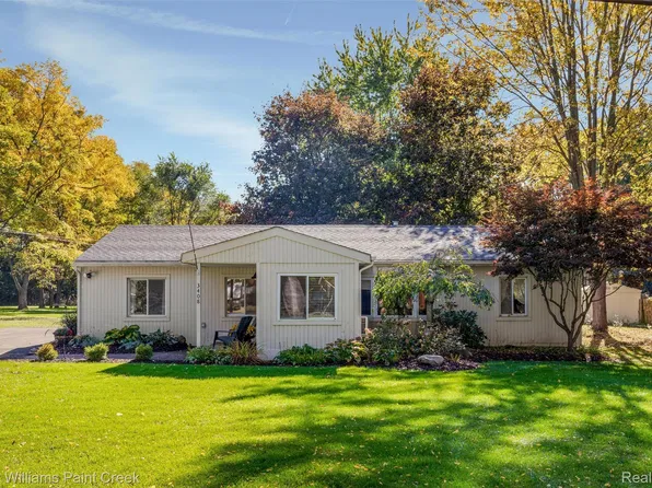 3408 Bald Mountain Rd, Auburn Hills, MI 48326