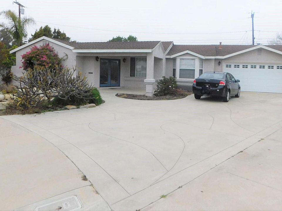 1st image of 830 Oak Ct