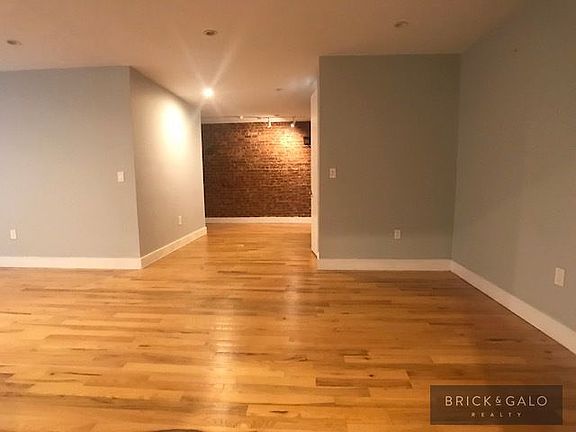 5th image of 4 S Pinehurst Ave APT 3D