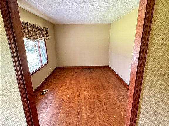 5th image of 310 Franklin Ave