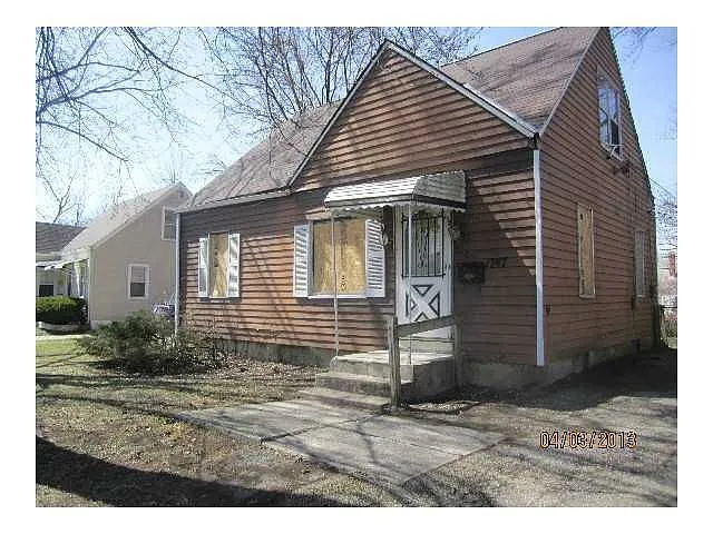 1747 Devonshire Rd photo 1