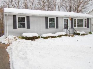 39 Ramblewood Dr, Springfield, MA 01118