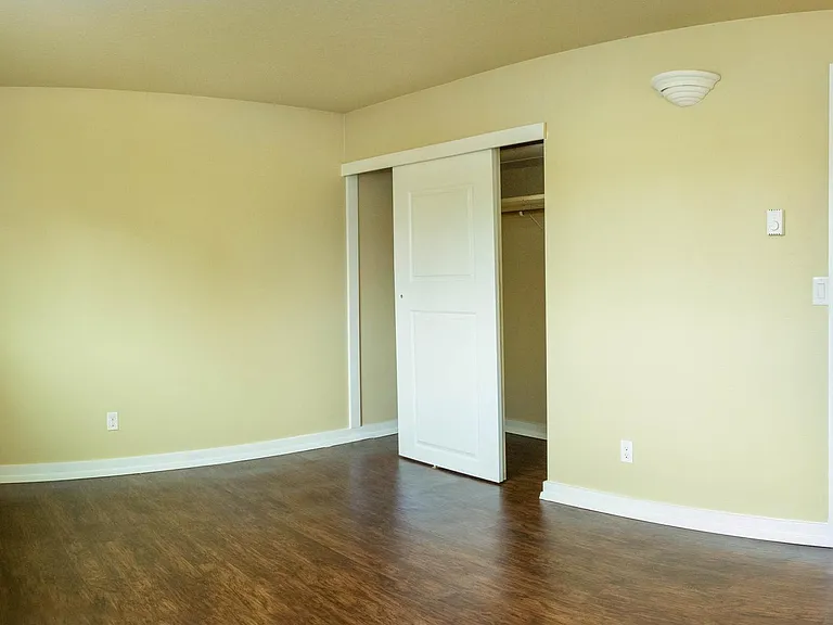 2341 N Lombard St — Photo 7