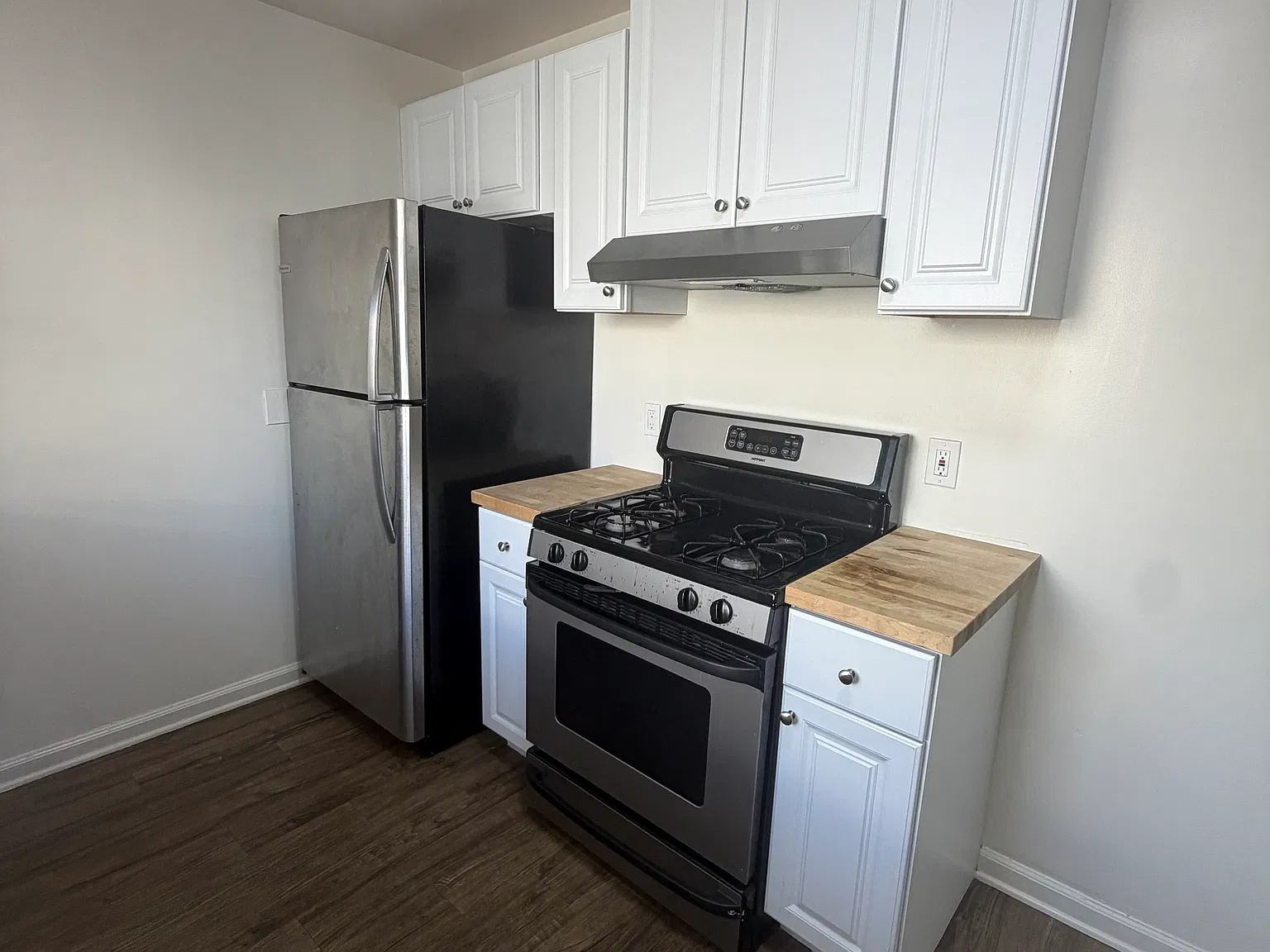 3 bed, 820 sqft, $4,250 — Photo 2
