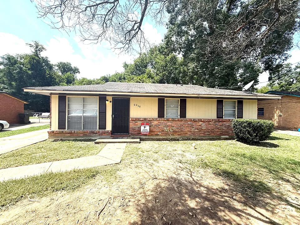 6040 Eric Ln
