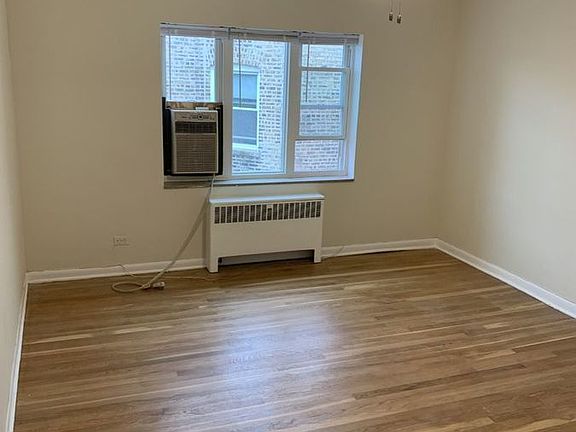 4th image of 5305 N Rockwell St #3