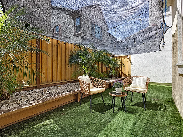 464 E Yarrow Pl — Photo 30