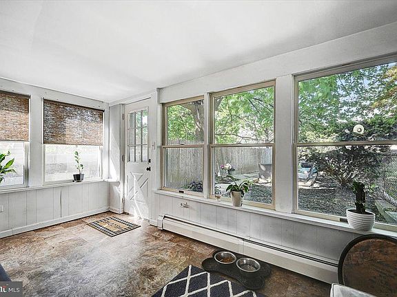 4th image of 212 Ann St