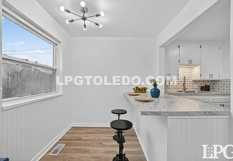 927 W Northgate Pkwy — Photo 19