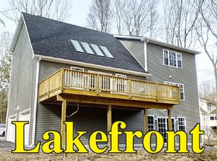 126 N Lake Shore Dr, Dingmans Ferry, PA 18328