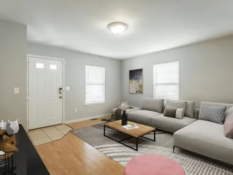205 W 37th St — Photo 10
