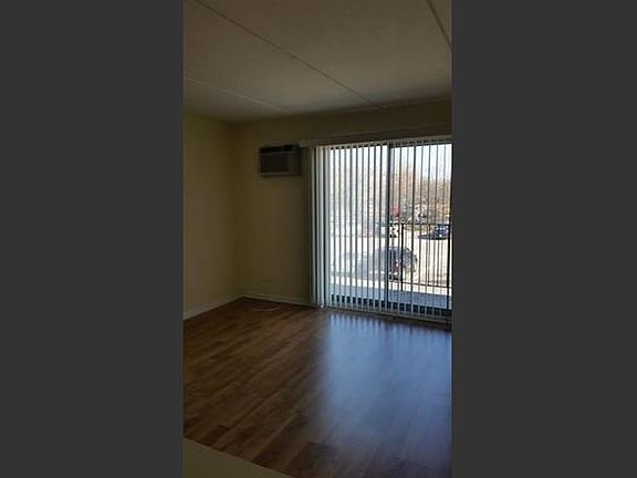 3rd image of 281 Shorewood Dr APT 1C