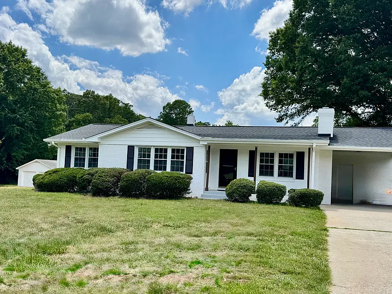 3939 Lewiston Rd — Photo 1