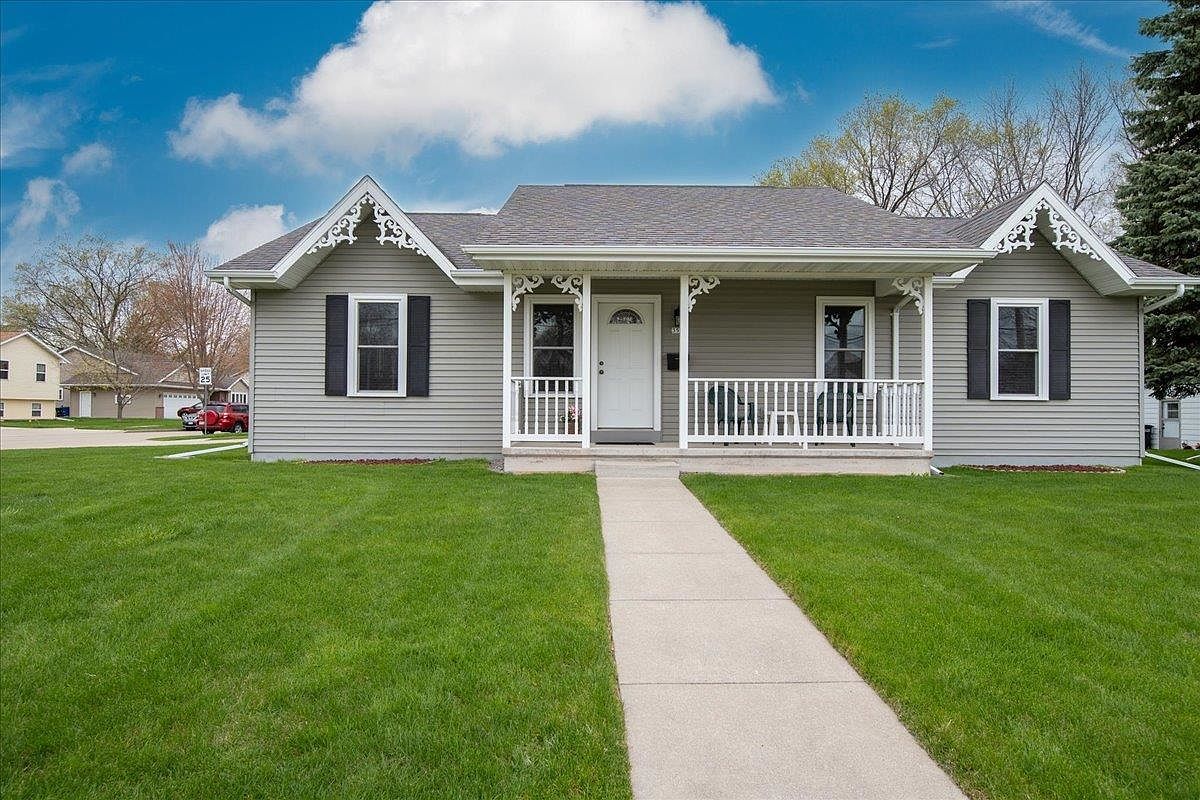 359 Knapp St, Oshkosh, WI 54902 Zillow