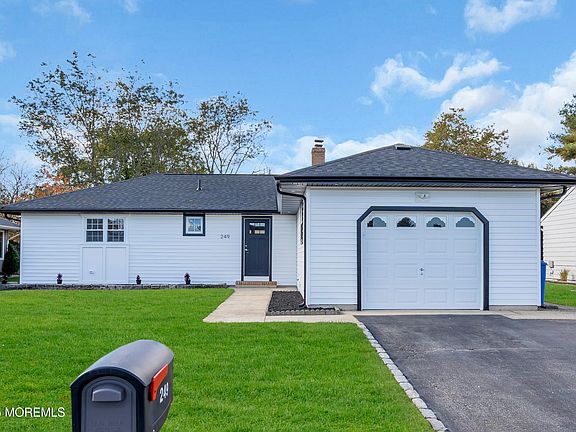 3rd image of 249 Barbados Drive N