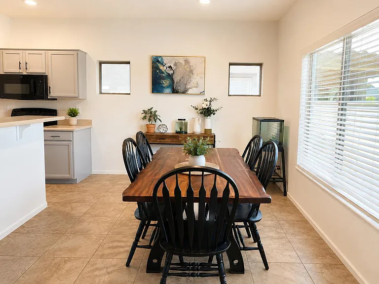 41342 W Capistrano Dr — Photo 3