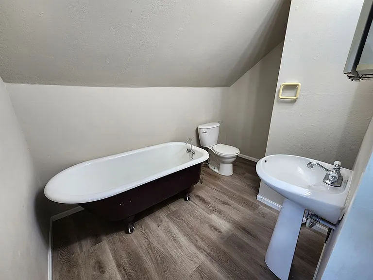 112 Davis Ave — Photo 17