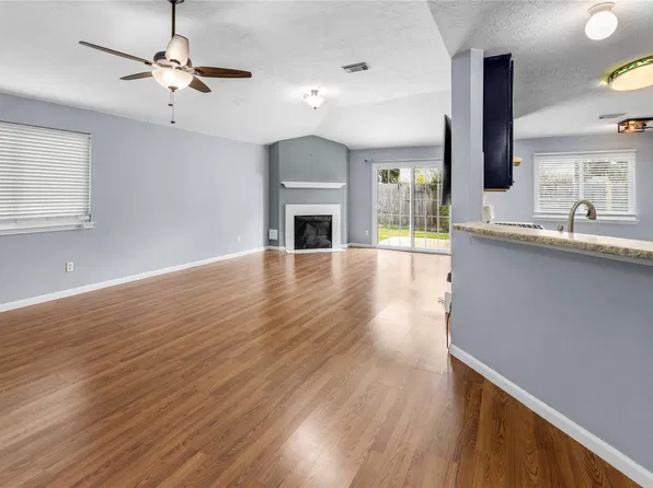 1735 Oak Ridge Dr, Kemah, TX 77565