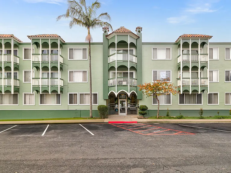 Westlake Apartments — Photo 12