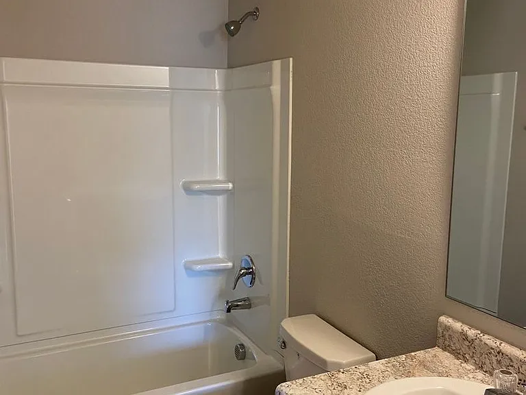 2509 Grand Ln — Photo 6