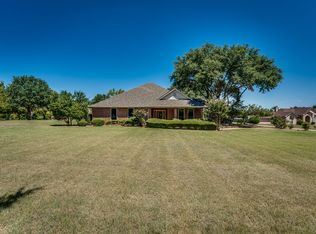 7211 Montgomery Rd, Midlothian, TX 76065