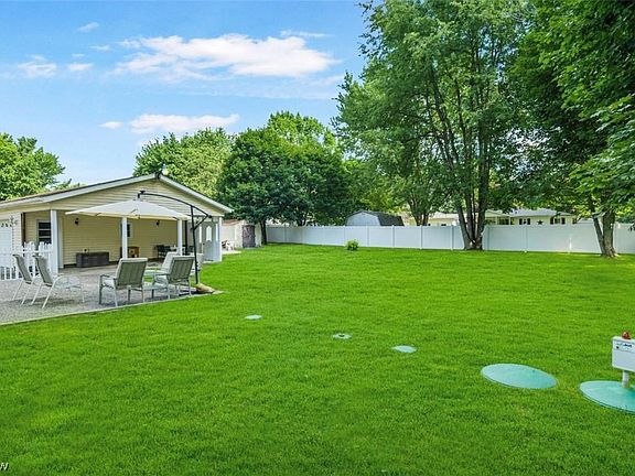 5th image of 213 Heartwood Dr