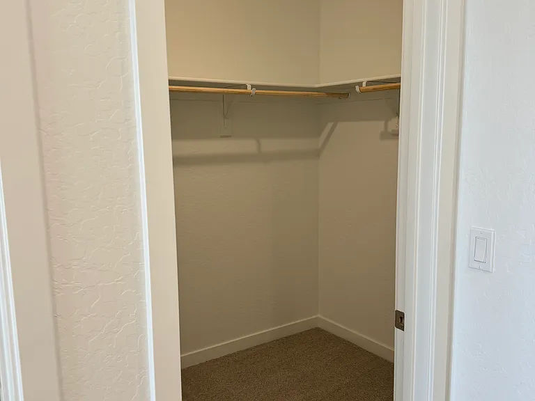 4489 N Phoenix Ave — Photo 10