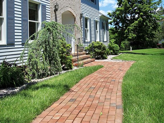 2nd image of 335 Rolling Knolls Way