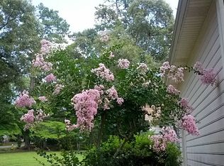123 Woodland Dr, Summerville, SC 29485