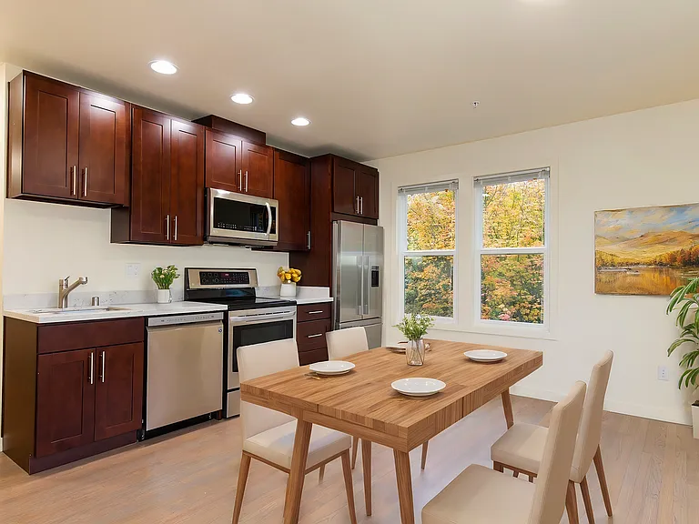 48th Street Apartments — Photo 9