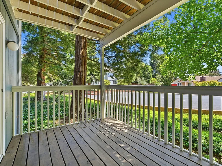 1805 Shirley Dr — Photo 1