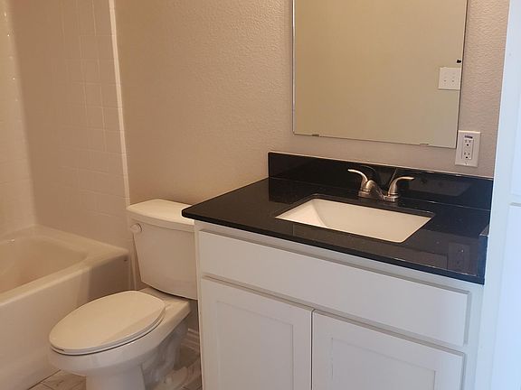 5th image of 2919 Peony Dr
